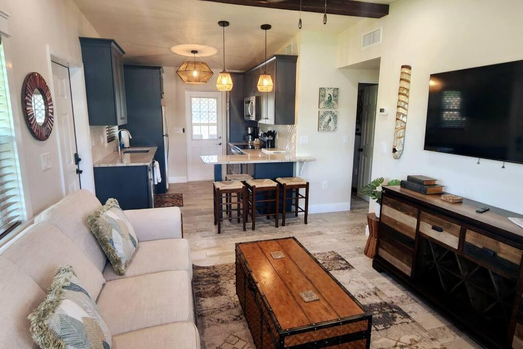 Bali Bungalow - Downtown Cocoa Beach Εξωτερικό φωτογραφία