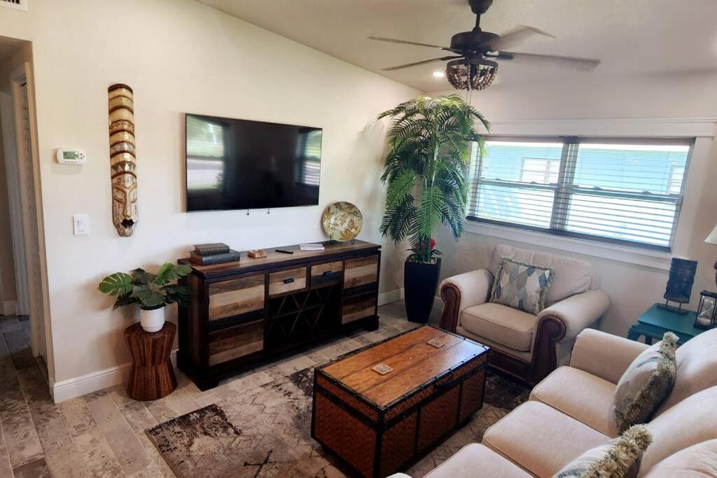 Bali Bungalow - Downtown Cocoa Beach Εξωτερικό φωτογραφία